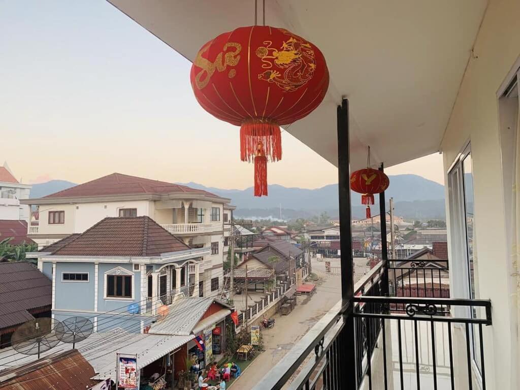 Valentine Boutique Hotel 万荣 外观 照片
